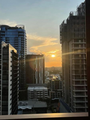 Views and Vibes - Free Parking - great location!